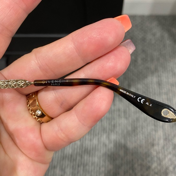 Authentic Givenchy sunglasses 😎 - Picture 9 of 10